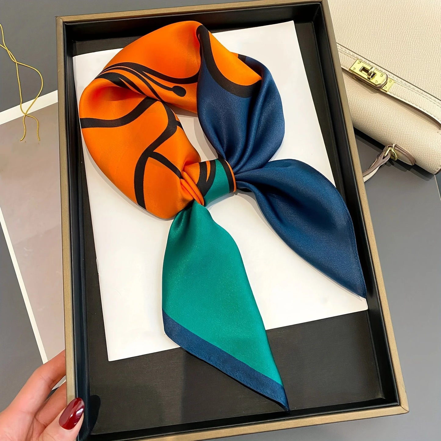 Luxury Women's Soft Satin Hair Scarves Fashion Square Printed Headscarf 70cm Professional Accessories Designer Scarf Headband