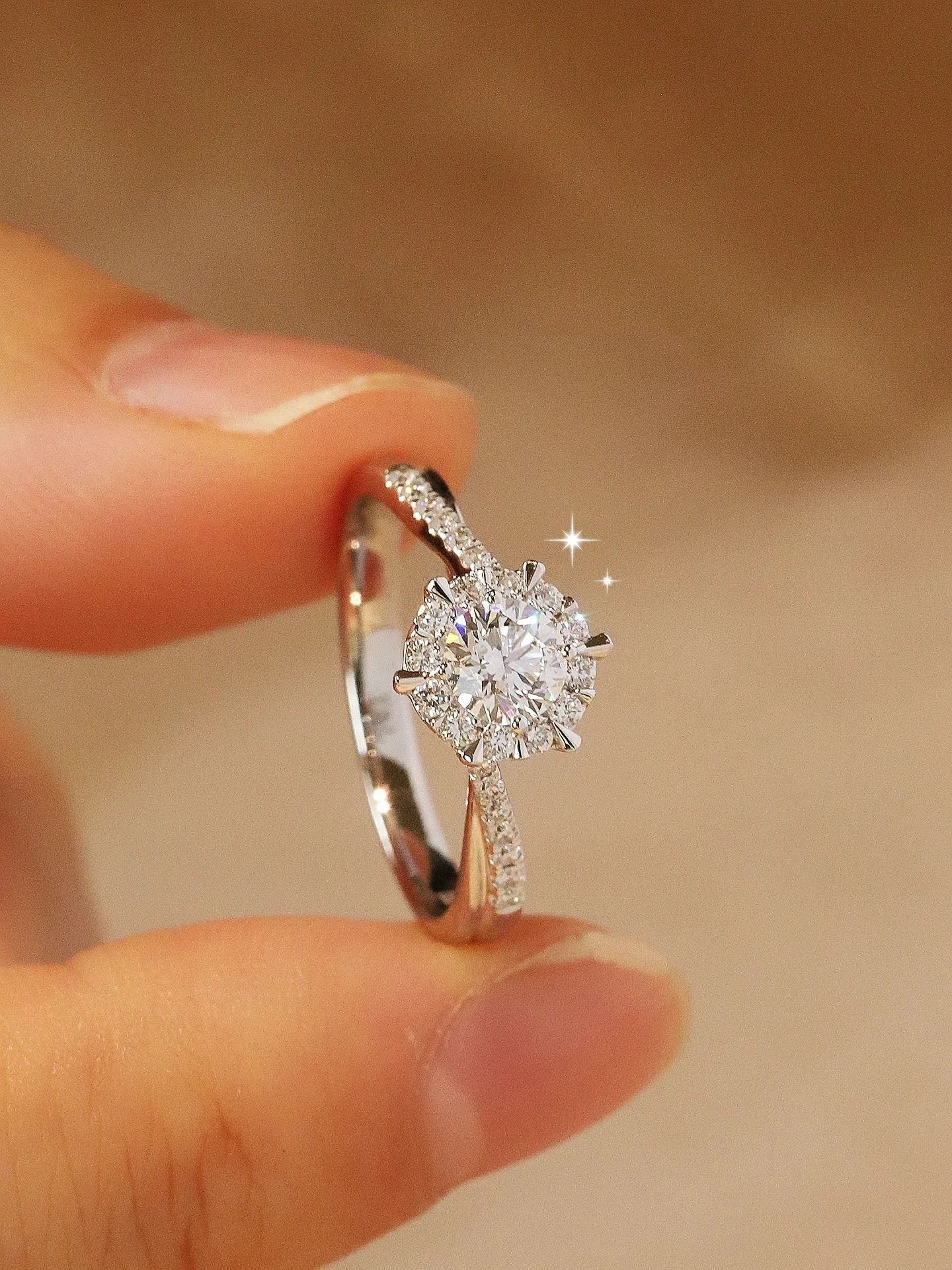 Twisted Arm Snowflake Diamond Ring 1 Carat Hexagram Ring for Women Light Luxury High-end Feel Imitation Proposal Ring Gift for Girlfriend