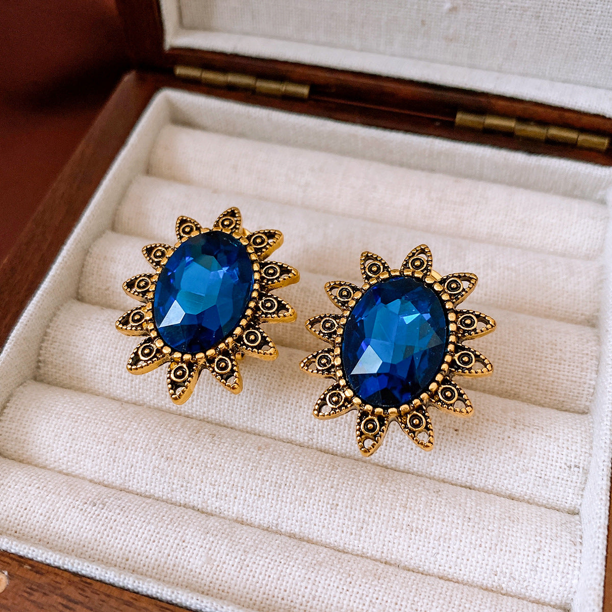 Silver Needle Diamond Ear Clip without Ear Holes Middle Ancient Niche Retro Earrings Exaggerated High-end Earrings