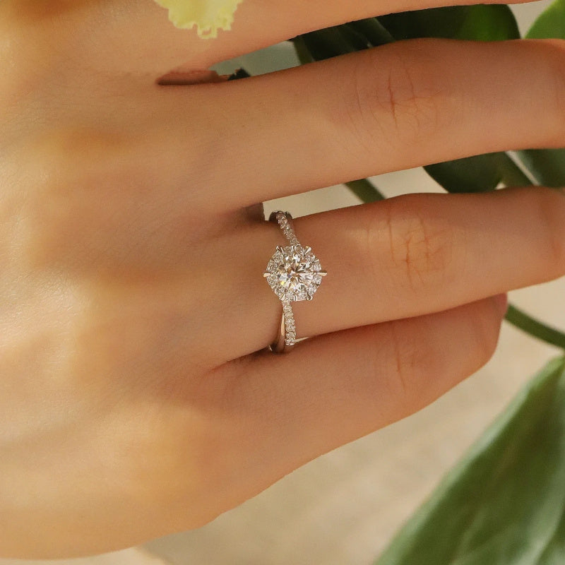 Twisted Arm Snowflake Diamond Ring 1 Carat Hexagram Ring for Women Light Luxury High-end Feel Imitation Proposal Ring Gift for Girlfriend