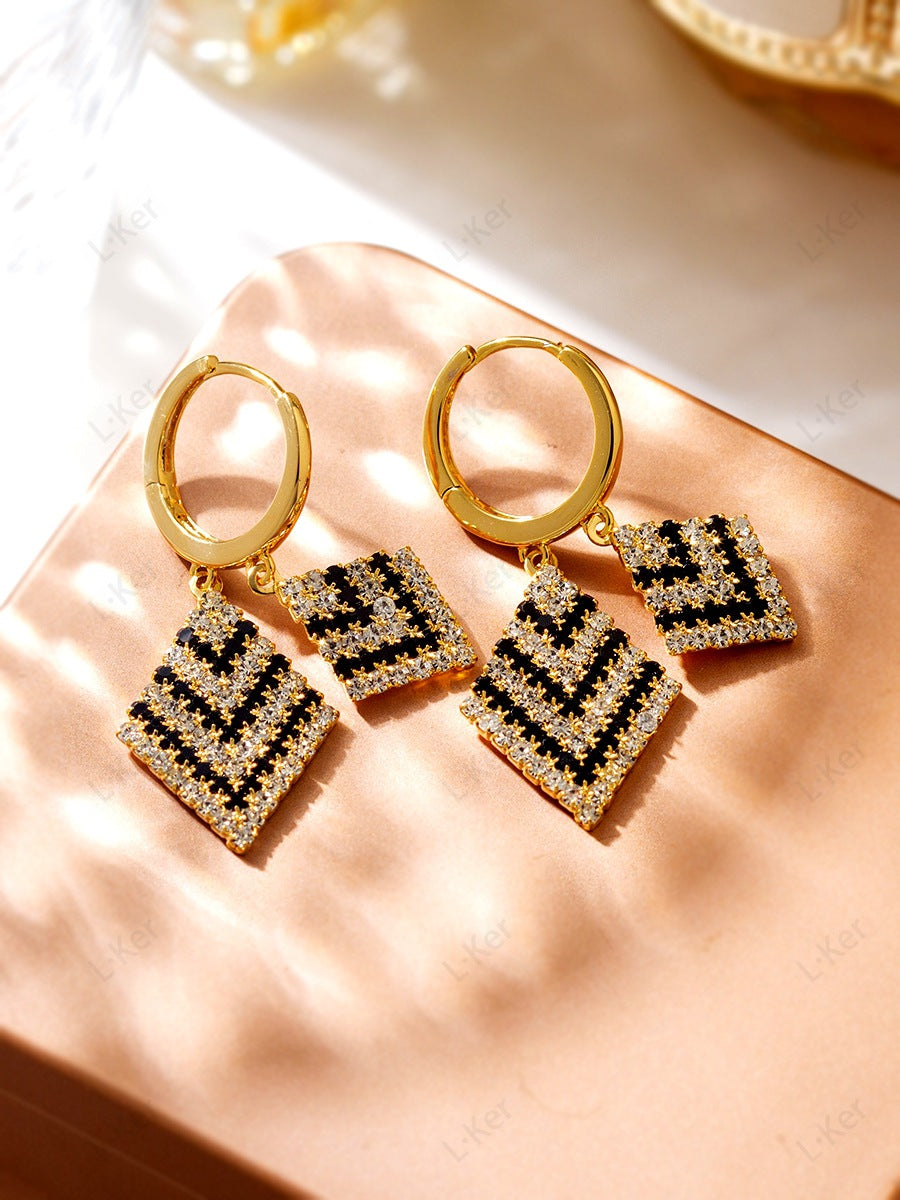 French Romantic Black and White Contrast Color Full Diamond High-end Sense Earrings Small Chanel Style Women's Earrings