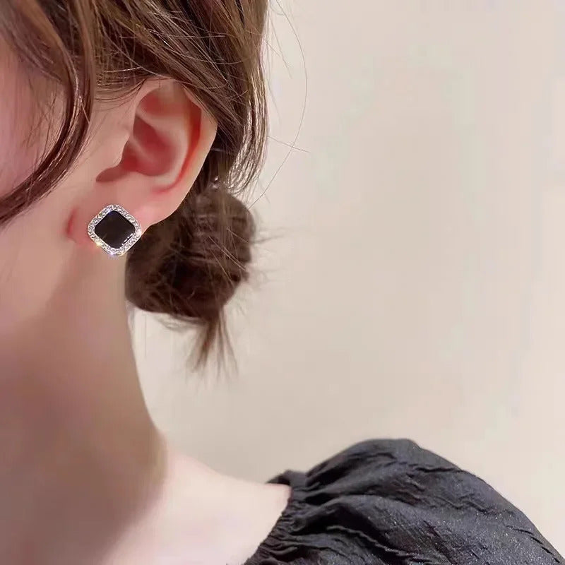 Korean Style Zircon Black Resin Square Ear Studs for Women Elegant Luxury Geometric Earrings 2024 Fashion Trends Jewelry Gifts