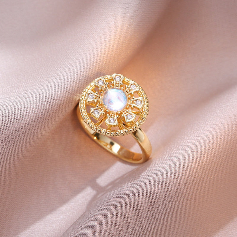 Rotating Ring for Women with Micro Paved Zircon, Elegant and Minimalist Style, Versatile Full Diamond Round Clover Ring Jewelry