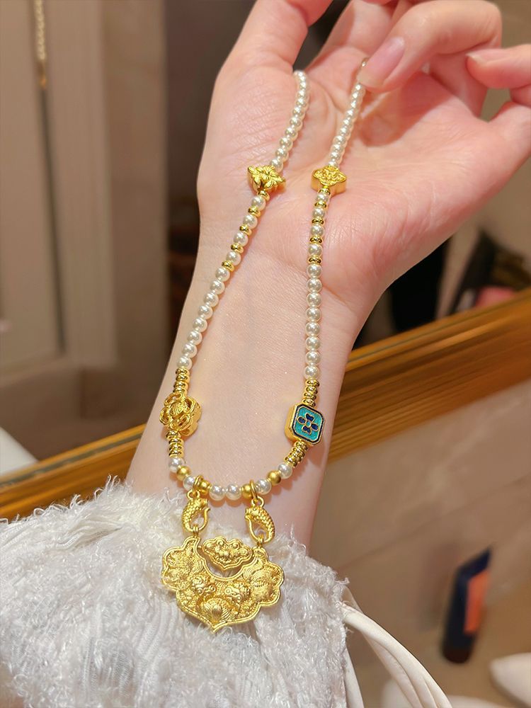 New Chinese Style Original Ancient Gold Sand Gold Koi Peace and Prosperity Lock Pendant Pearl Shell Necklace for Women New Simple Personality