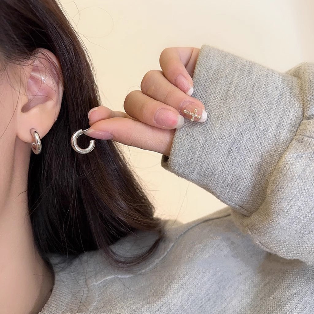 925 Silver Needle Love Butterfly Gravel Fashionable and Versatile Earrings Niche Unique Design Pearl Flower Earrings Earrings