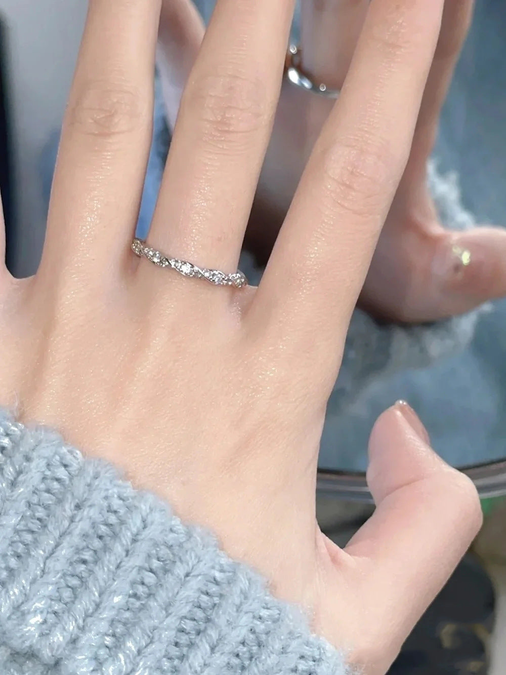 Twisted Love River Fragment Diamond Ring for Women, Niche High-End Light Luxury Ins Style Sparkling Plain Ring, Braided Open Jewelry