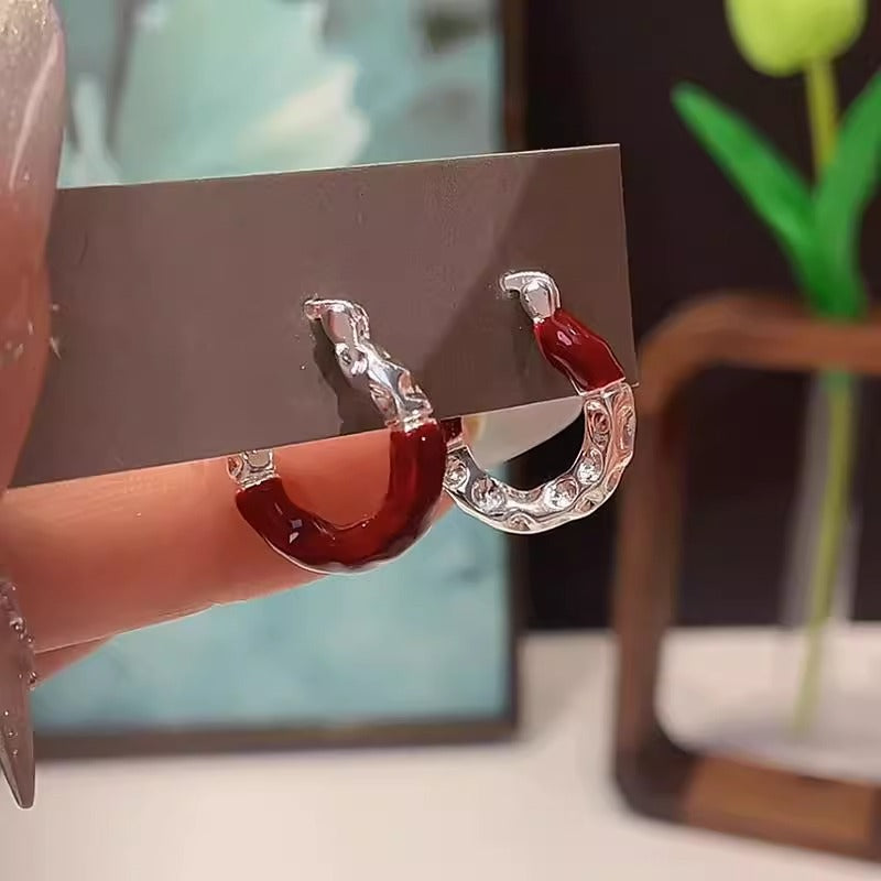 Niche Unique Red and Silver Contrast Color Irregular Circle Earrings Elegant Retro All-match High-end Ear Buckle 2025 New