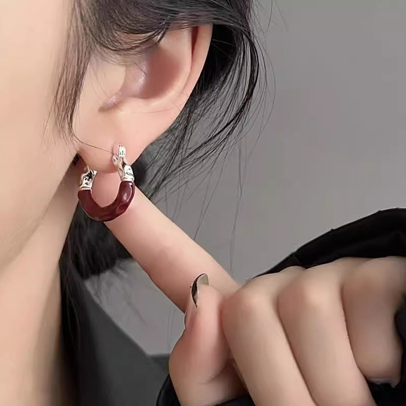 Niche Unique Red and Silver Contrast Color Irregular Circle Earrings Elegant Retro All-match High-end Ear Buckle 2025 New