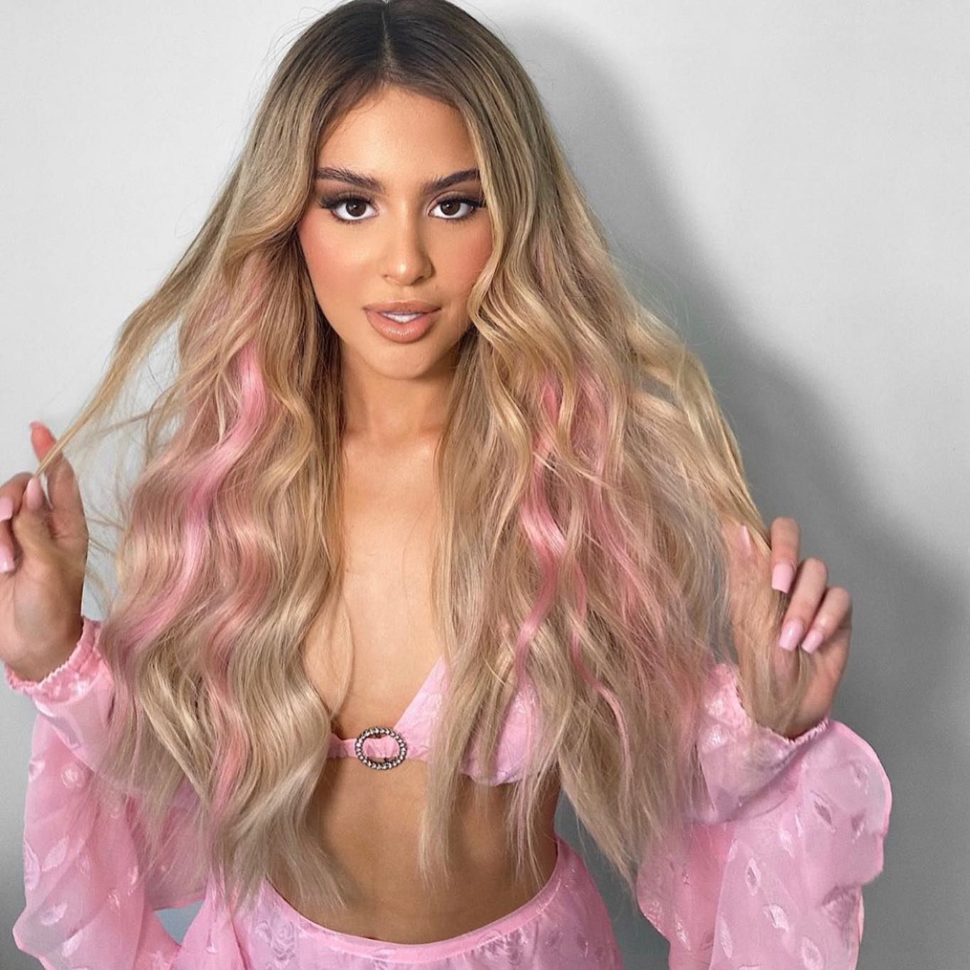 Xuchang European and American Style Wig for Women, Front Lace Wig, Middle Part, Small Lace, Highlighted Long Curly Hair, Synthetic Fiber Wig, Export Wigs