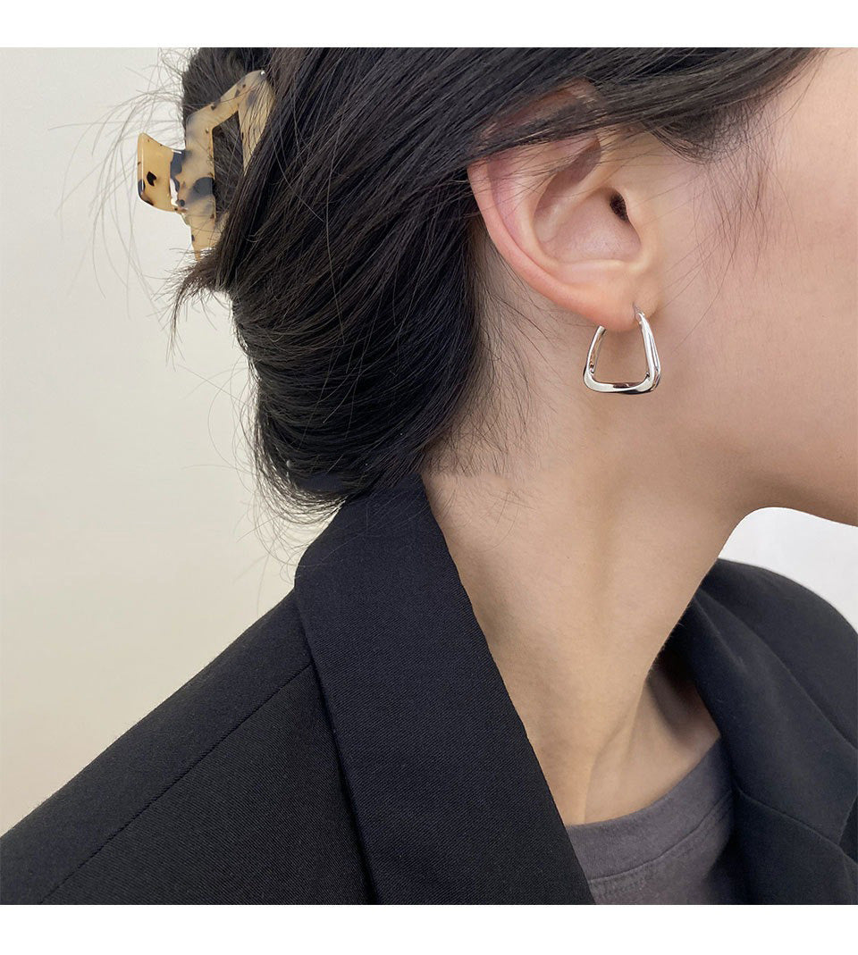 French Style Fashionable Geometric Triangle Earrings for Girls High-grade Simple Ins Style Niche Fashion Irregular Ear Buckle Earrings