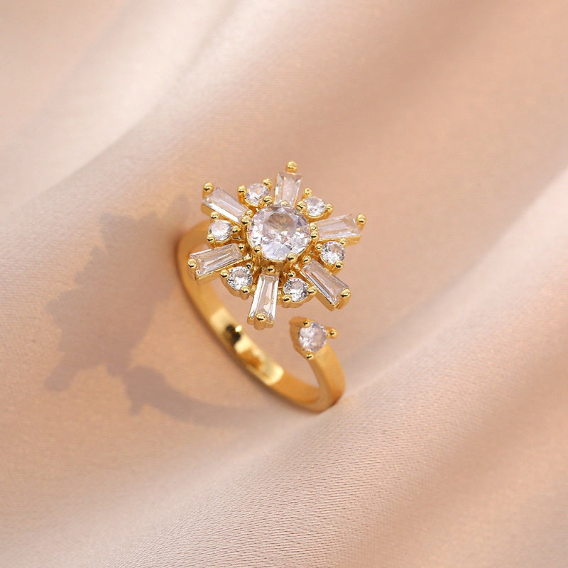 Rotating Ring for Women with Micro Paved Zircon, Elegant and Minimalist Style, Versatile Full Diamond Round Clover Ring Jewelry