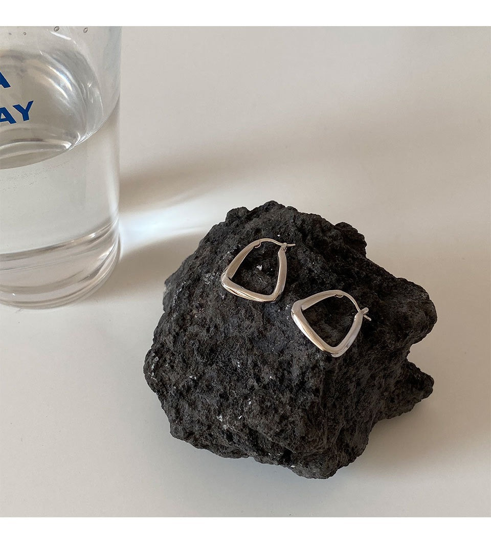 French Style Fashionable Geometric Triangle Earrings for Girls High-grade Simple Ins Style Niche Fashion Irregular Ear Buckle Earrings