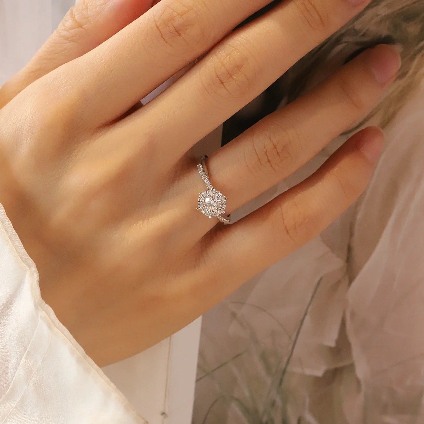 Twisted Arm Snowflake Diamond Ring 1 Carat Hexagram Ring for Women Light Luxury High-end Feel Imitation Proposal Ring Gift for Girlfriend