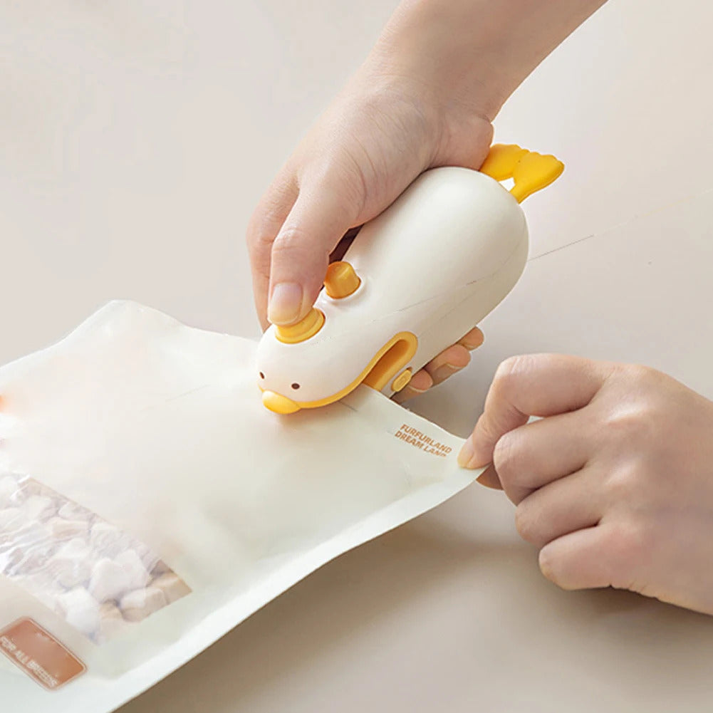 2pcs Mini Sealing Machine USB Rechargeable Heat Sealer Plastic Bag Heat Sealer for Home Travel 2 In 1Multi-function Kitchen Tool