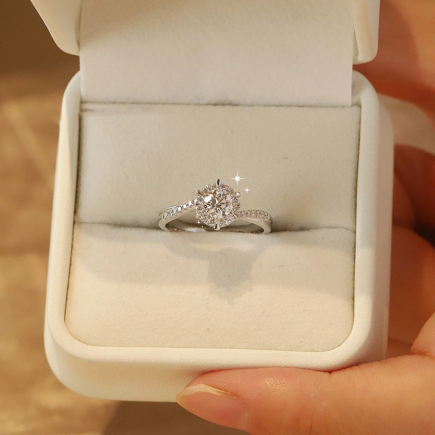 Twisted Arm Snowflake Diamond Ring 1 Carat Hexagram Ring for Women Light Luxury High-end Feel Imitation Proposal Ring Gift for Girlfriend