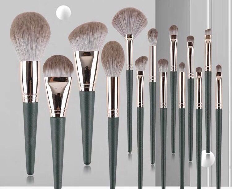 New 14 PCs Green Cloud Makeup Brushes Suit Super Soft Bristle Complete Set for Beginners Powder Brush Eye Shadow Beauty Tools