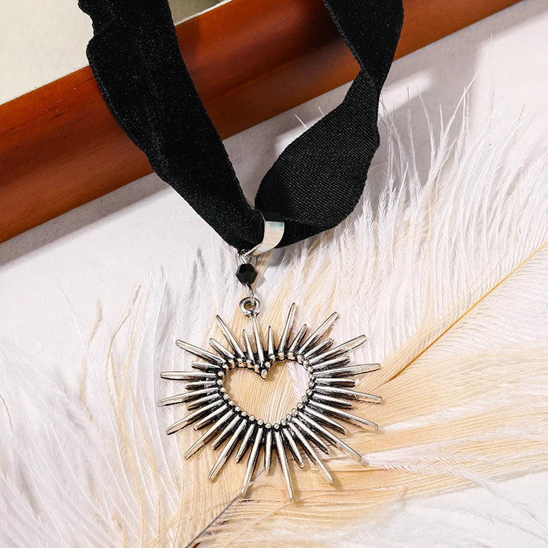 Gothic Vampire Cameo Pendant Choker Velvet Necklace for Women Fashion Pagan Witchcraft Jewelry Girls Gifts Creative Punk Choker