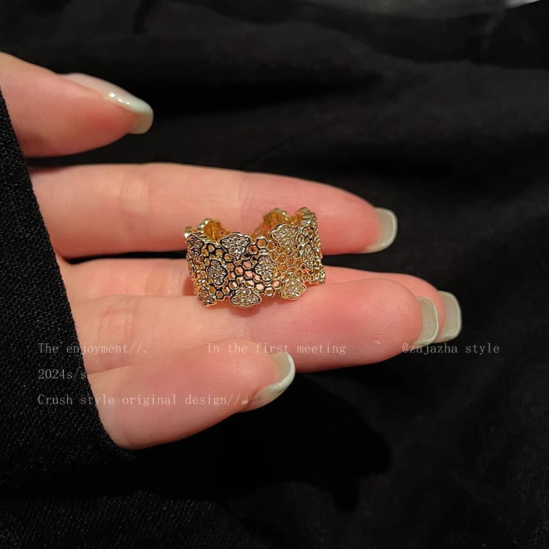 Wide Hollow Lace Open Ring French Retro Exquisite Commuting White Wear Ring