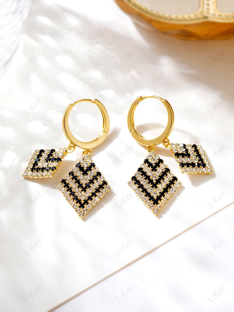 French Romantic Black and White Contrast Color Full Diamond High-end Sense Earrings Small Chanel Style Women's Earrings