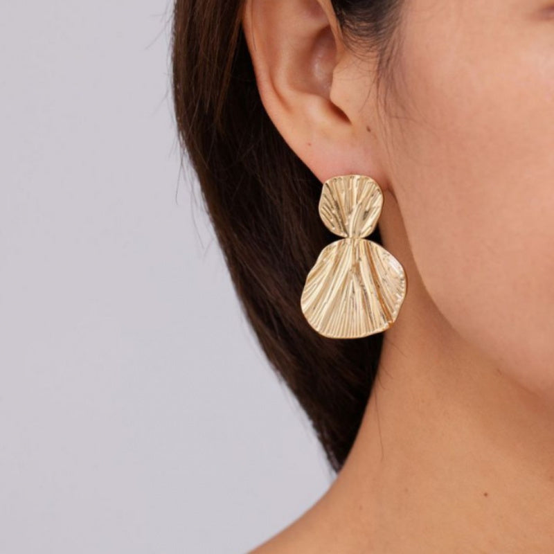 Heavy industry high-grade gold earrings niche design earrings Europe and the United States exaggerated earrings in stock wholesale luxury