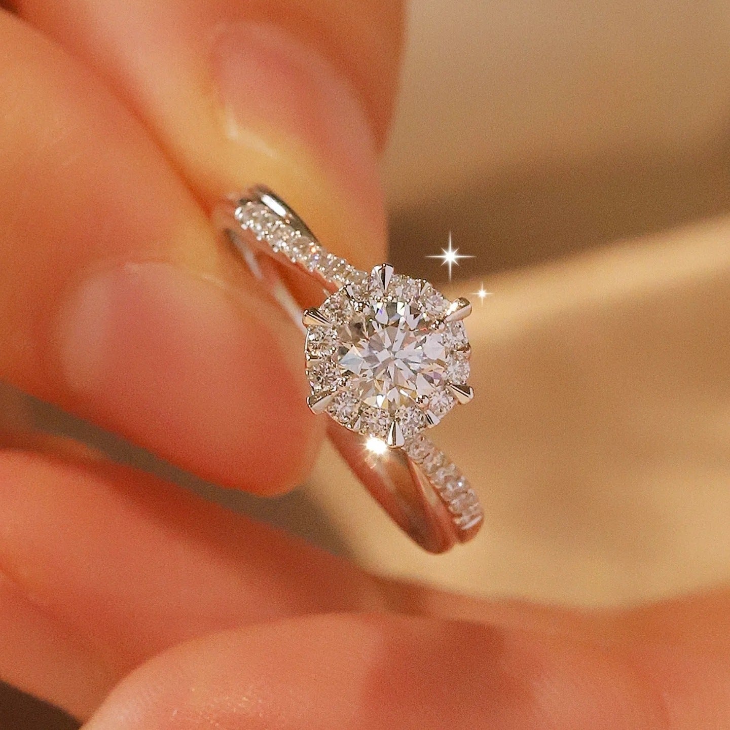 Twisted Arm Snowflake Diamond Ring 1 Carat Hexagram Ring for Women Light Luxury High-end Feel Imitation Proposal Ring Gift for Girlfriend