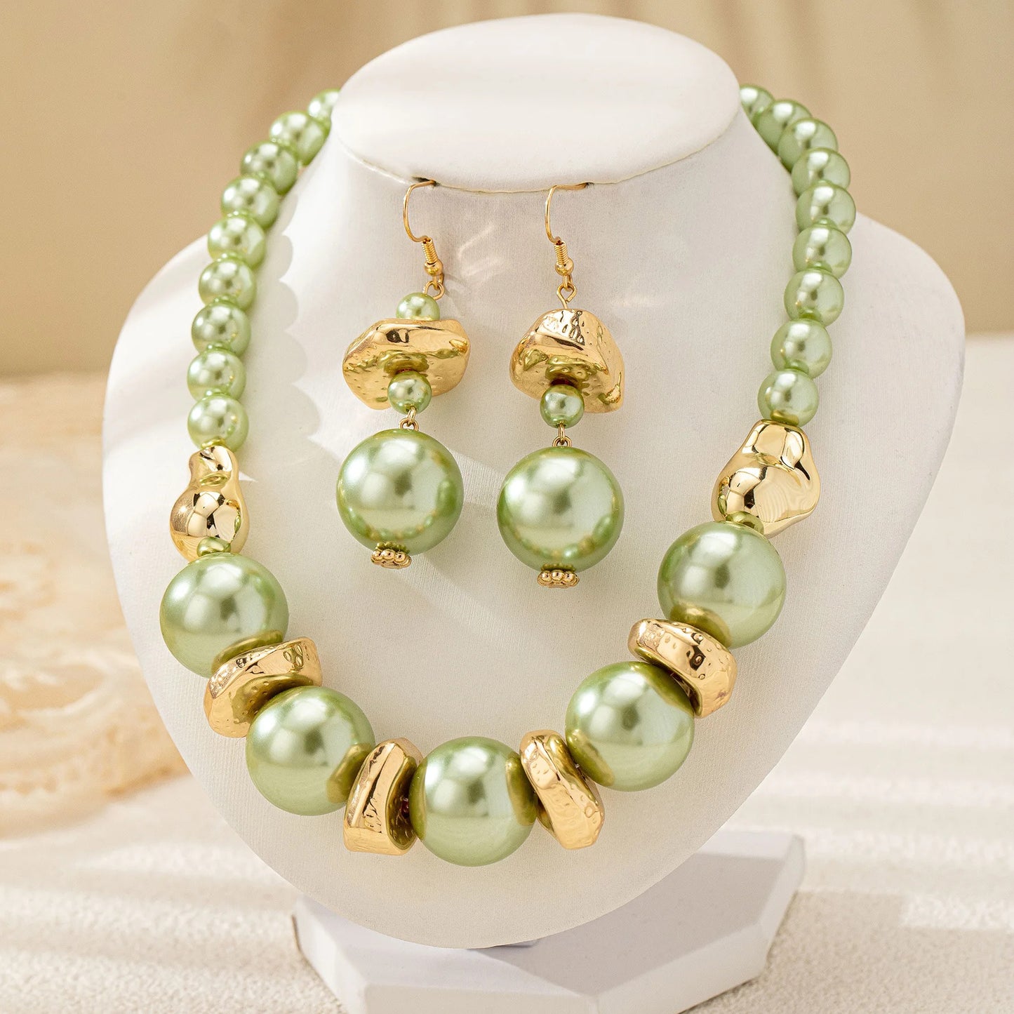 Royal Style High-Grade Green Imitation Pearl Necklace Earring Set Women Girls Gifts Fashion Jewelry Hot Sale Party Gift 2025