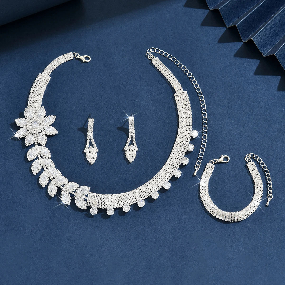 4PC Women's Fashion Flower Necklace Earrings Bracelet Jewelry Set Light Luxury Suitable for Wedding, Party, Festival Gifts-8541