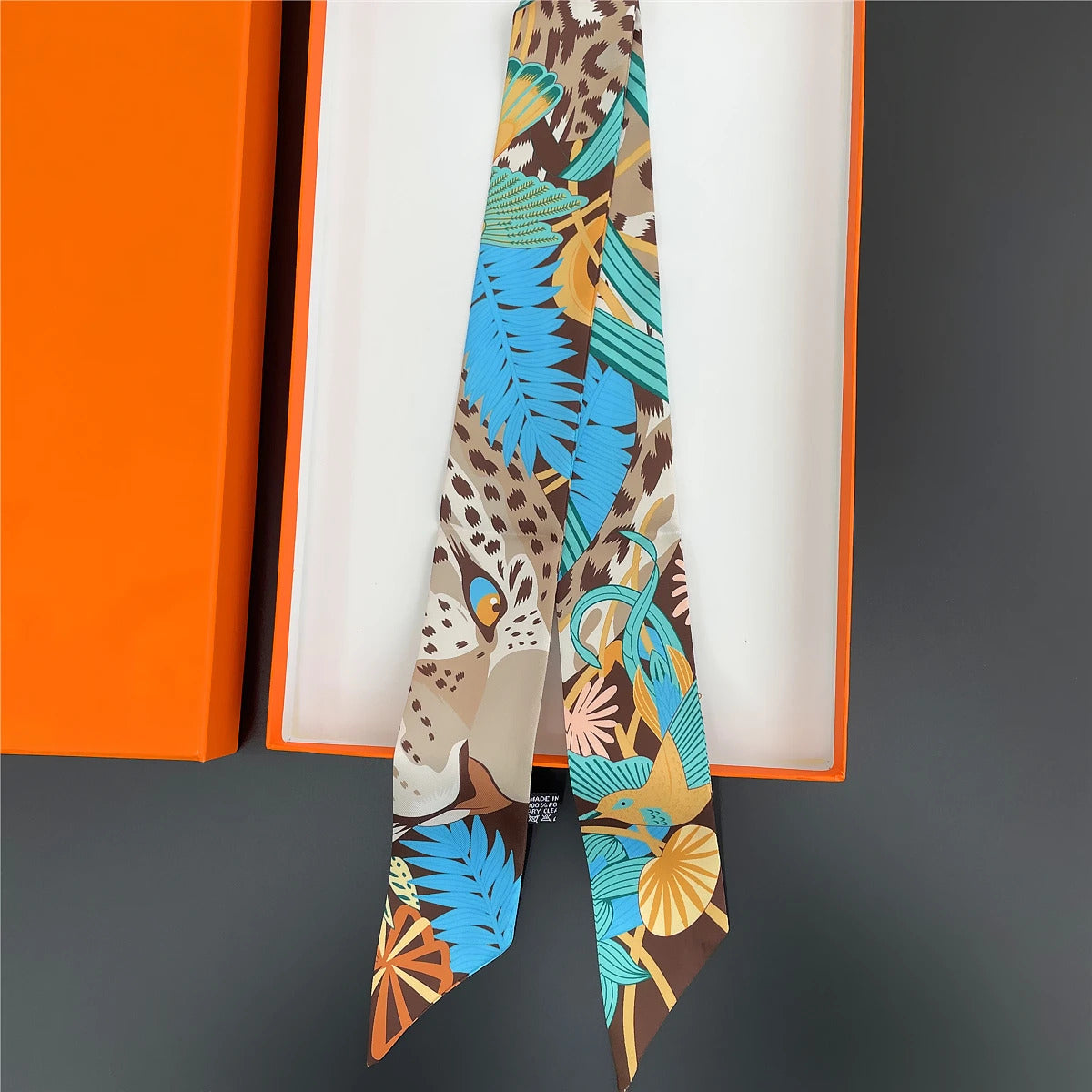 2024 Brand Design Leopard Twill Silk Scarf Luxury Scarf Women Foulard Skinny Bag Scarves Neckerchief Fashion Hair Headband