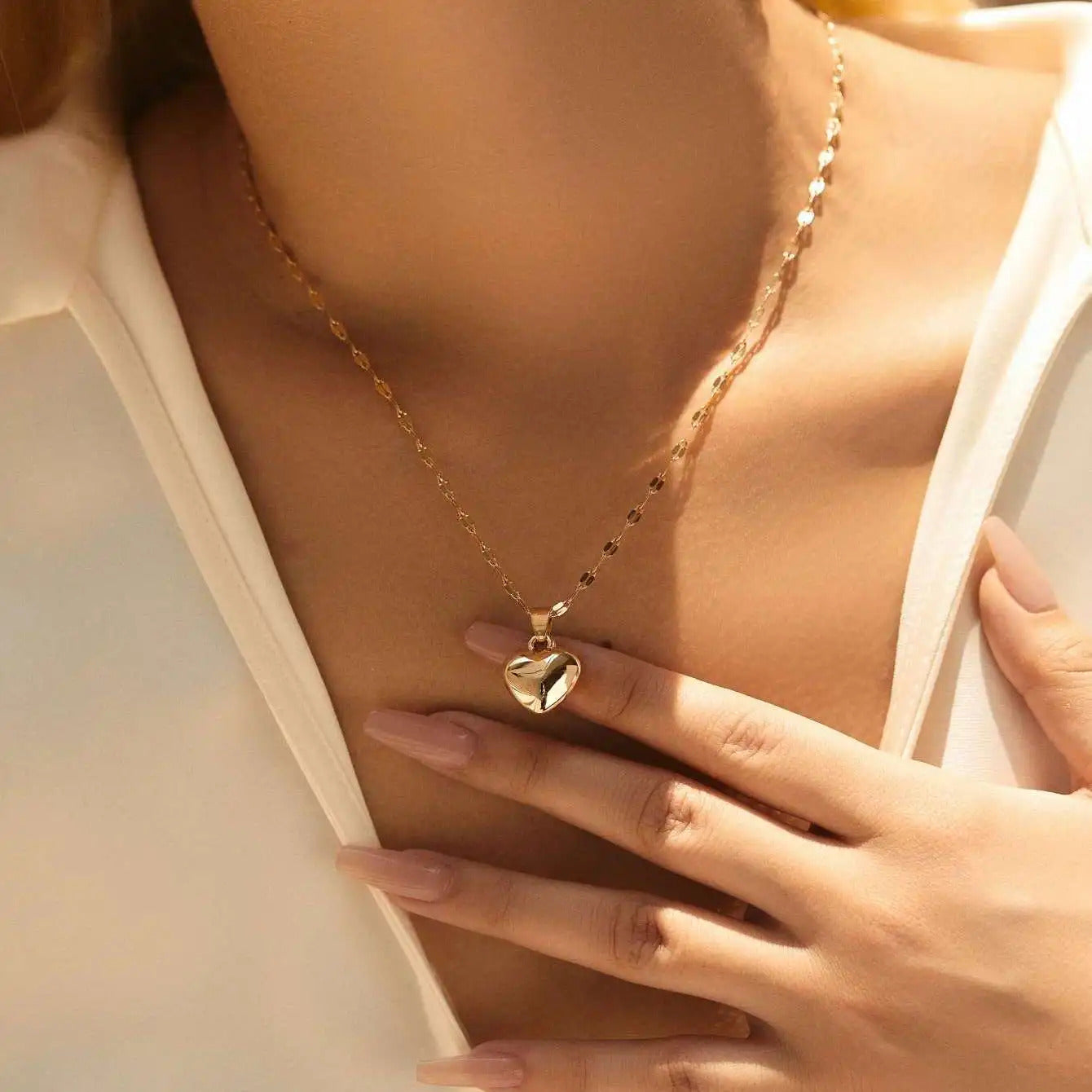 Stainless Steel Love Heart Necklace For Women 2025 New Trendy Lip Chain Simple Pendant Necklace Jewelry Gift Wholesalers