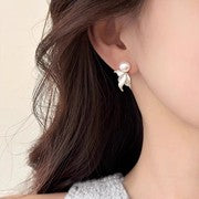 Temperament Painless Magnetic Suction Earrings Women's Ear Bone Clips Without Ear Holes Cold Style All-match Exquisite High-end Sense Niche Ear Accessories