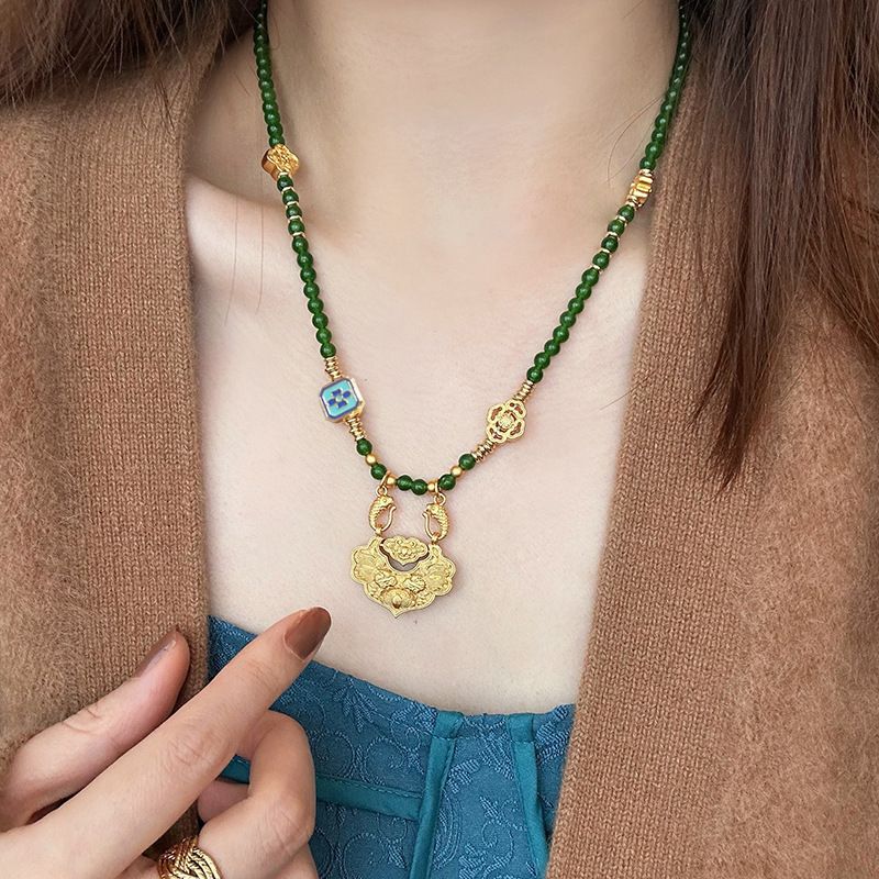New Chinese Style Original Ancient Gold Sand Gold Koi Peace and Prosperity Lock Pendant Pearl Shell Necklace for Women New Simple Personality
