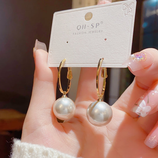 Fashionable Socialite Elegant Large Pearl Hoop Earrings for Women, Unique and Exaggerated Design, Slimming Earrings