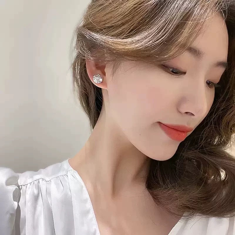 Temperament Painless Magnetic Suction Earrings Women's Ear Bone Clips Without Ear Holes Cold Style All-match Exquisite High-end Sense Niche Ear Accessories
