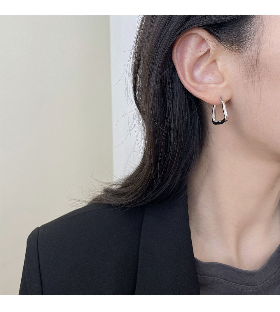 French Style Fashionable Geometric Triangle Earrings for Girls High-grade Simple Ins Style Niche Fashion Irregular Ear Buckle Earrings