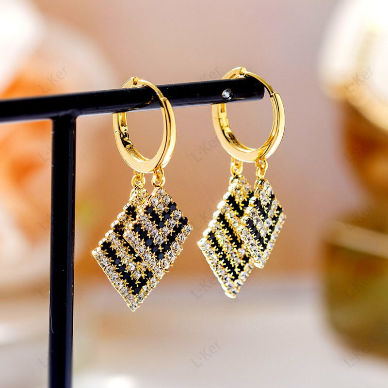 French Romantic Black and White Contrast Color Full Diamond High-end Sense Earrings Small Chanel Style Women's Earrings