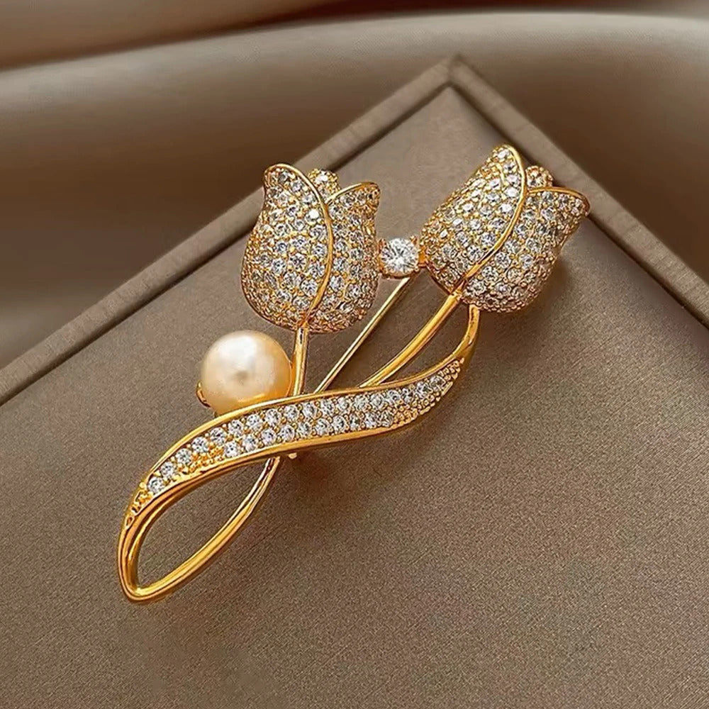 Delicate Rose Flower Pearl Rhinestone Brooch Pins for Women Lotus Luxury Jewelry Wedding Party Coat Dress Suit Decoration Gifts