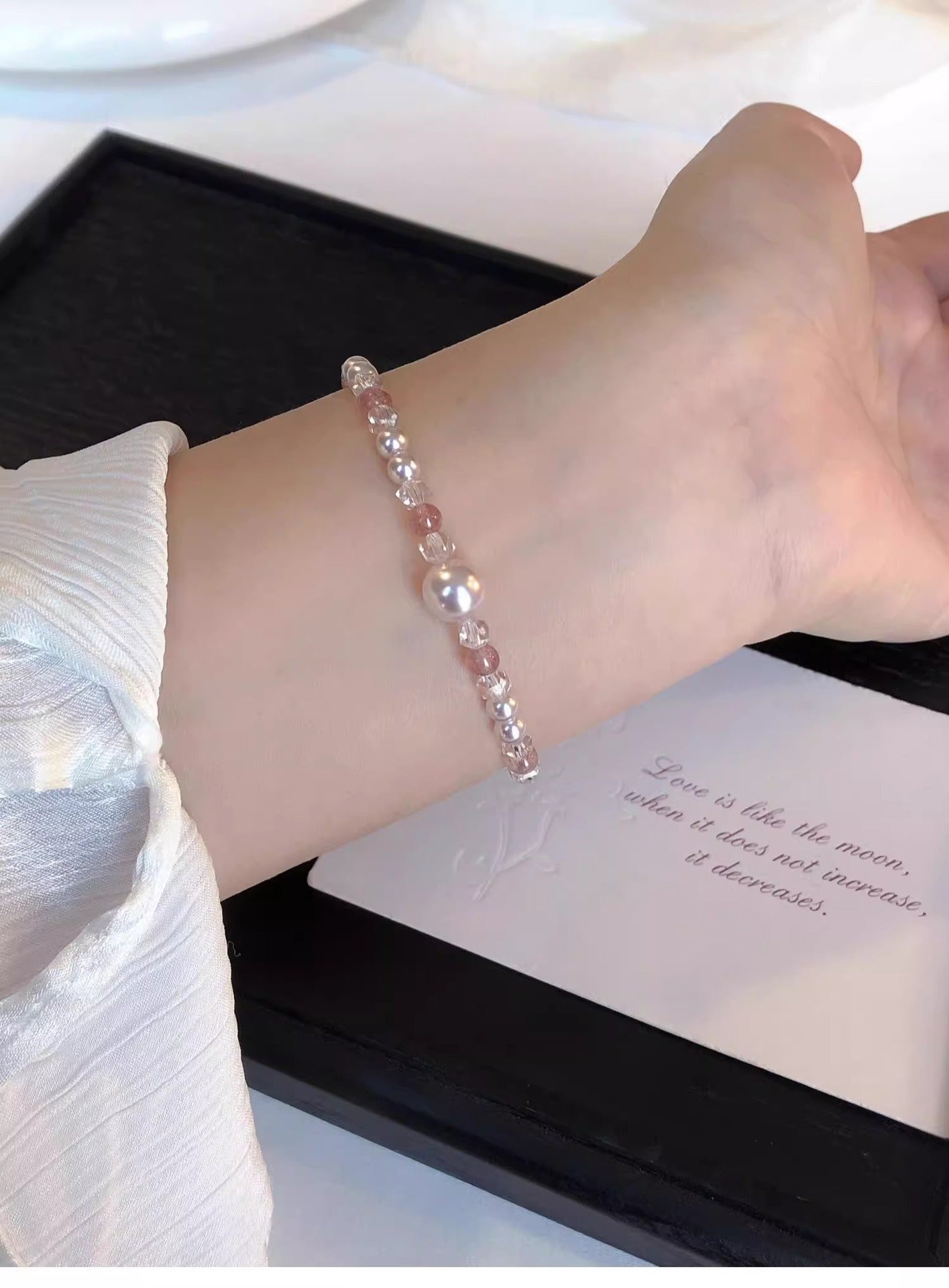 2025 New Beaded Agate Bracelet for Women, Niche Fashion, Exquisite Light Luxury, Versatile High-end Pearl Agate Bracelet