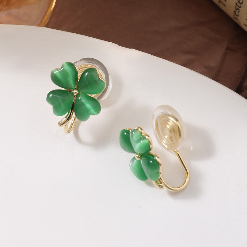 Heart Clover Mosquito Coil Clip-On Earrings Without Piercing Cat's Eye Stone Earrings for Women Sweet Studs Light Luxury Elegant Earrings