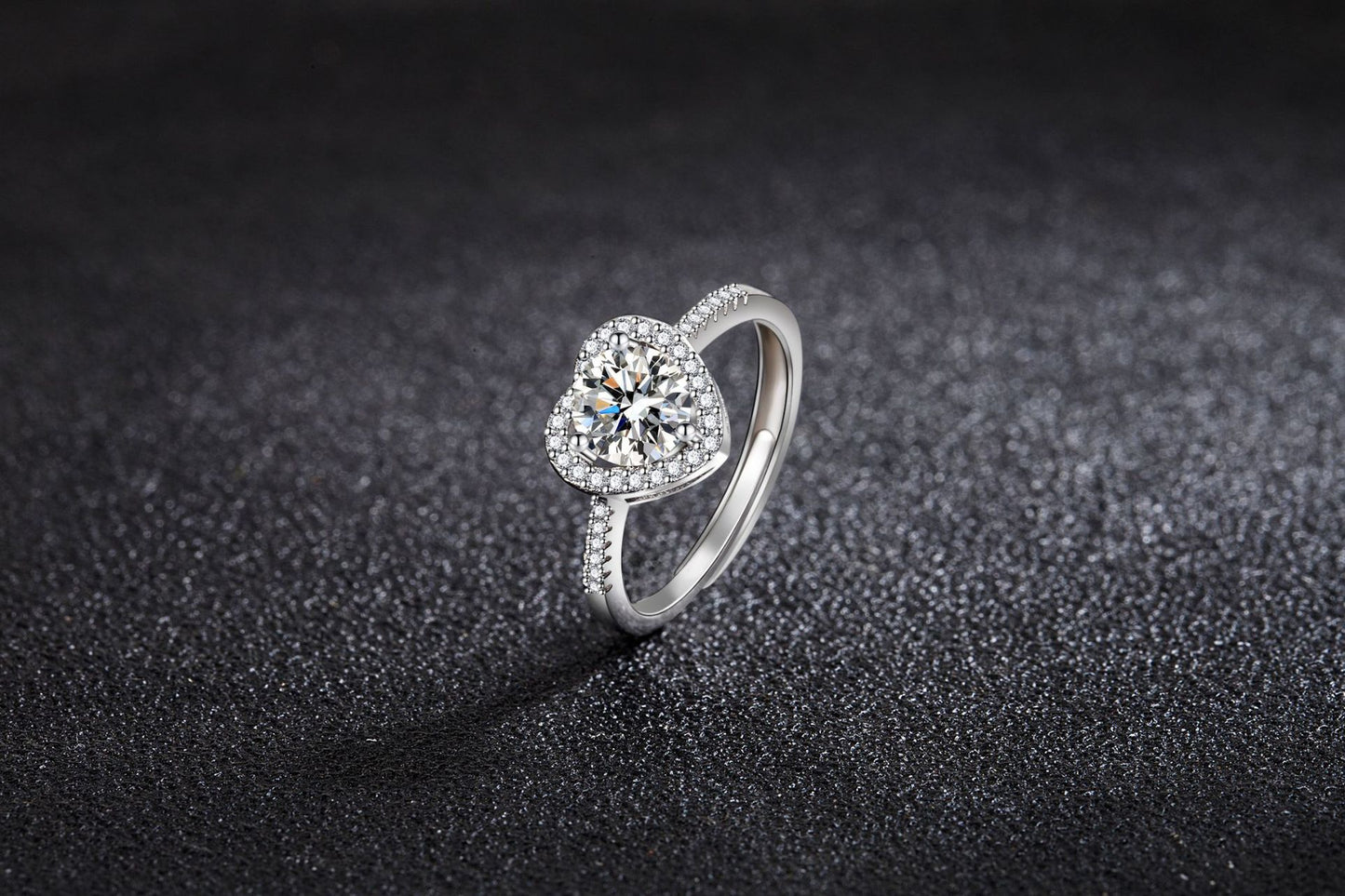 Zircon Ring Sweet Beauty Heart-shaped Hollow Ring 1 karat Moissanite Love Ring