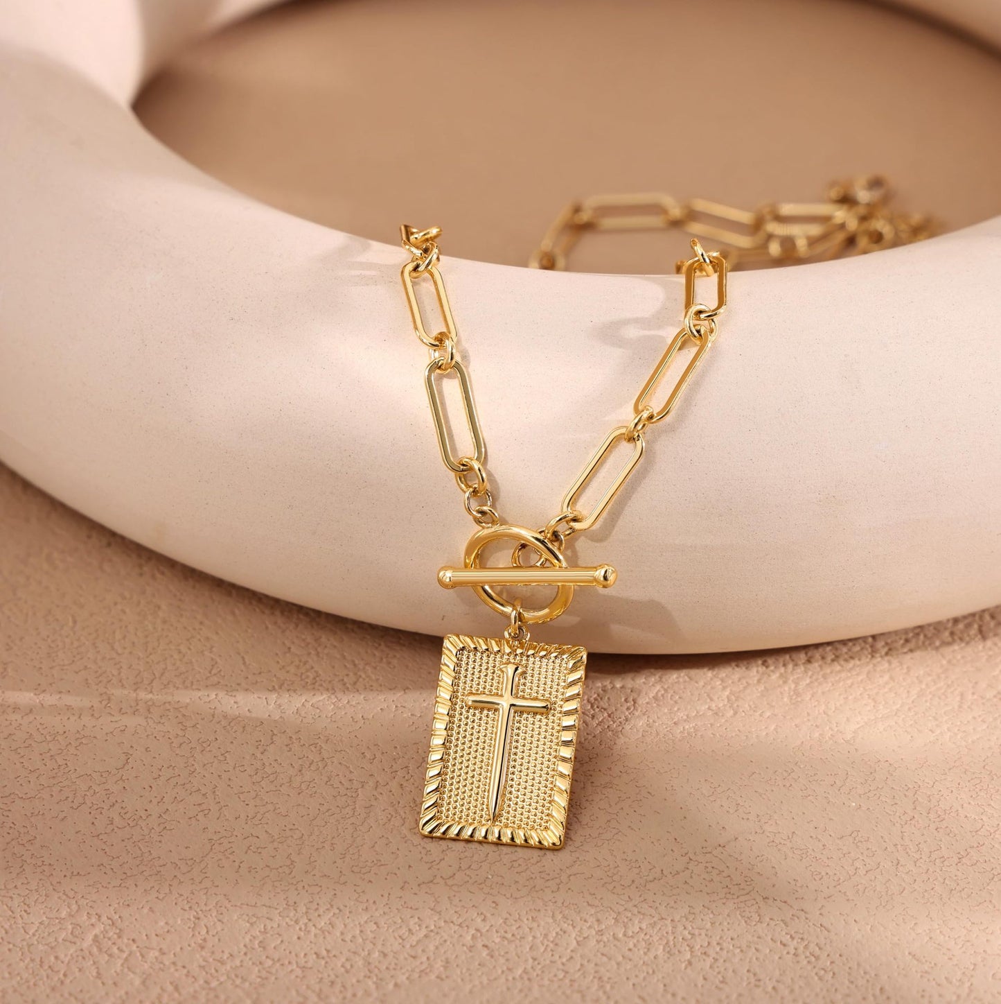 Amazon TK Hot-Selling OT Buckle Square Cross Necklace for Women Copper Plated 14K Gold Paperclip Necklace Yiwu In Stock