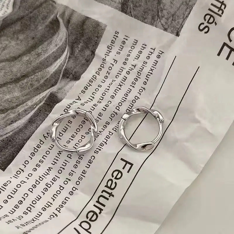 2023 New Cute Pearl Round Hoop Earrings for Women Gold Color Eardrop Minimalist Tiny Huggies Hoops Wedding Fashion Jewelry