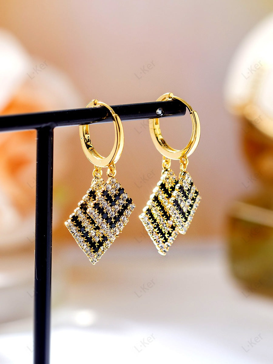 French Romantic Black and White Contrast Color Full Diamond High-end Sense Earrings Small Chanel Style Women's Earrings