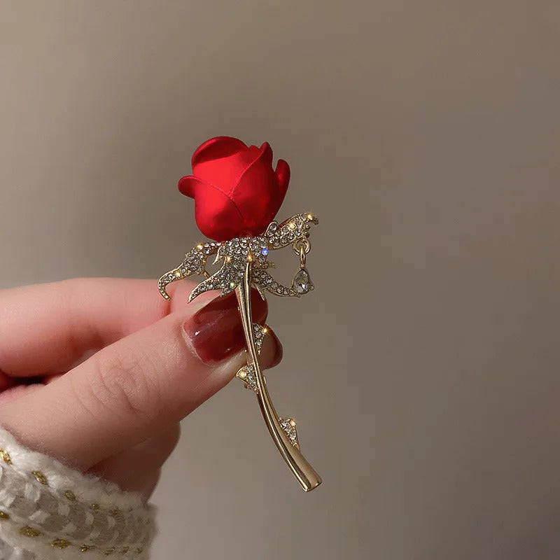 Delicate Rose Flower Pearl Rhinestone Brooch Pins for Women Lotus Luxury Jewelry Wedding Party Coat Dress Suit Decoration Gifts