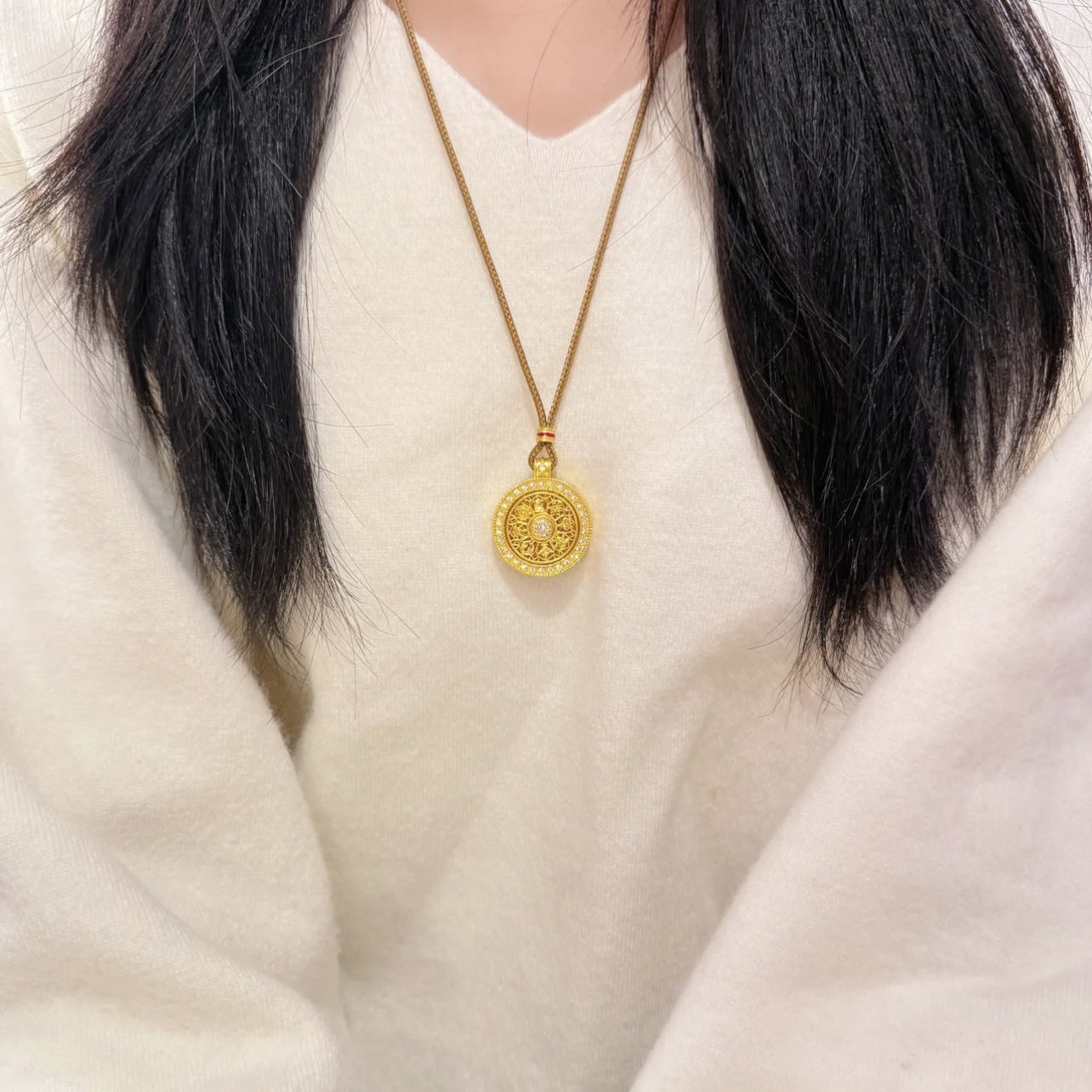 New Chinese-style Rotating Diamond-encrusted Eight Treasure Compasses Pendant Ancient Sand Gold Hollow Cafe Rope Black Rope Necklace for Women