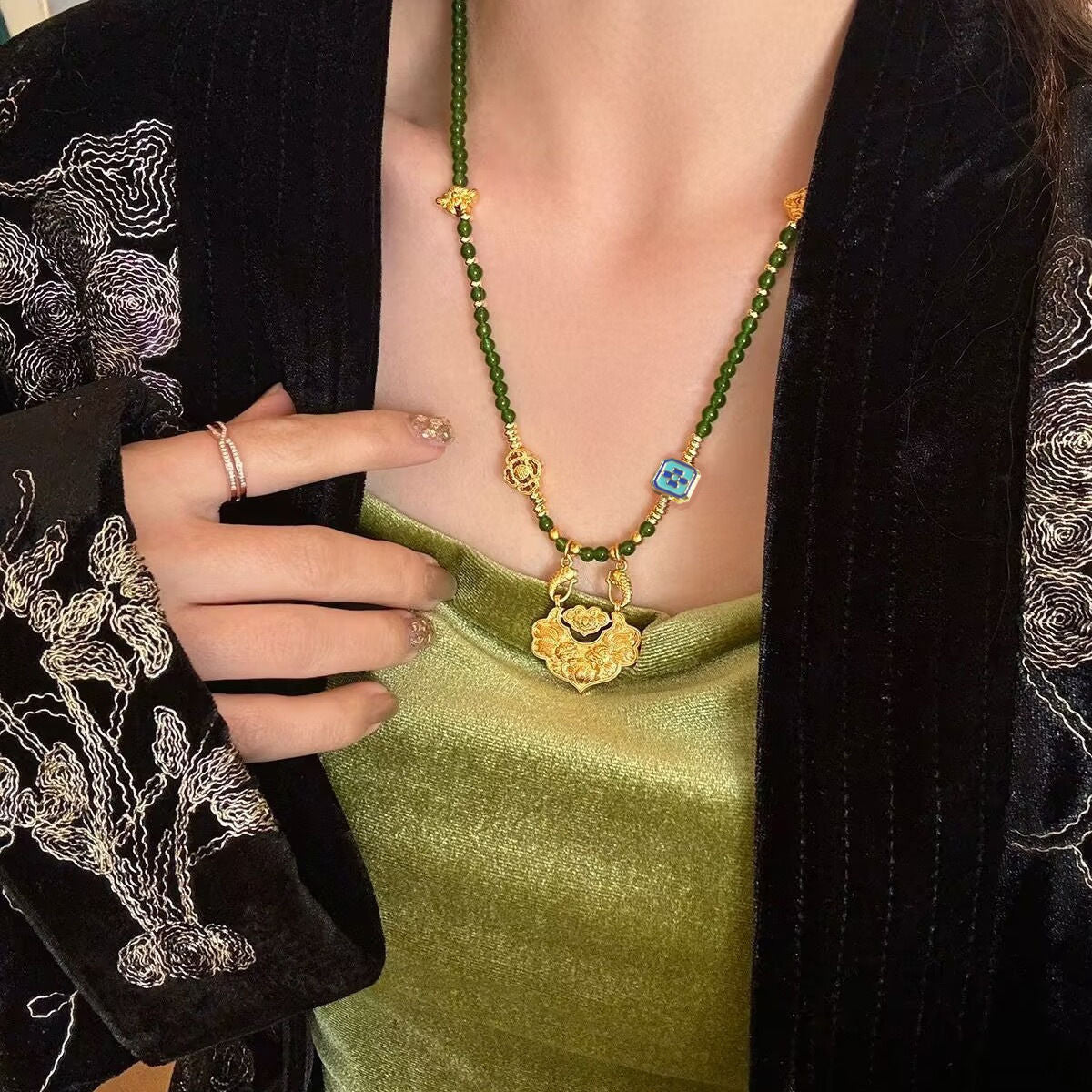 New Chinese Style Original Ancient Gold Sand Gold Koi Peace and Prosperity Lock Pendant Pearl Shell Necklace for Women New Simple Personality