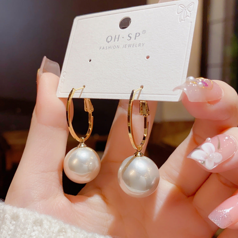 Fashionable Socialite Elegant Large Pearl Hoop Earrings for Women, Unique and Exaggerated Design, Slimming Earrings