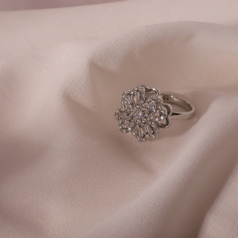 Ring for Women Micro Paved Rotating Zircon Temperament Cold Style Fashion Full Diamond Round Geometric Versatile Fashion Ring Jewelry