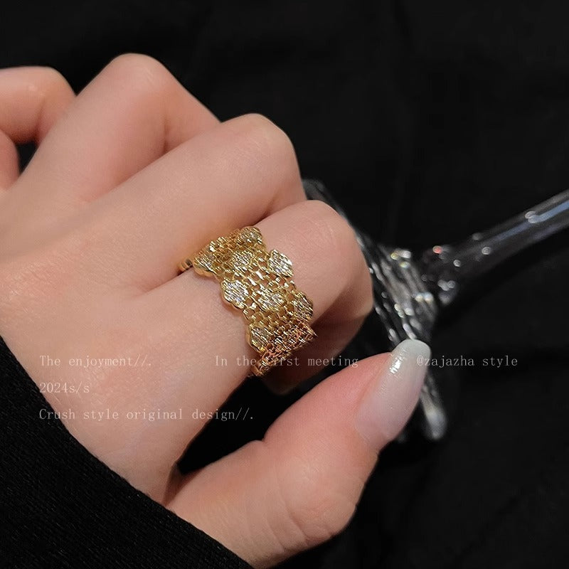 Wide Hollow Lace Open Ring French Retro Exquisite Commuting White Wear Ring