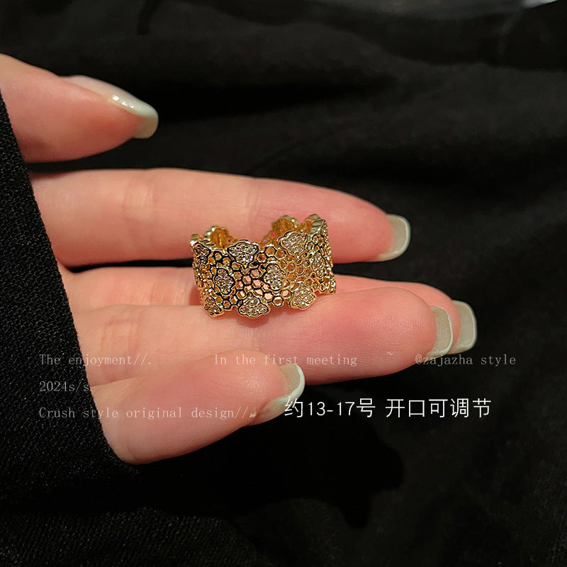 Wide Hollow Lace Open Ring French Retro Exquisite Commuting White Wear Ring