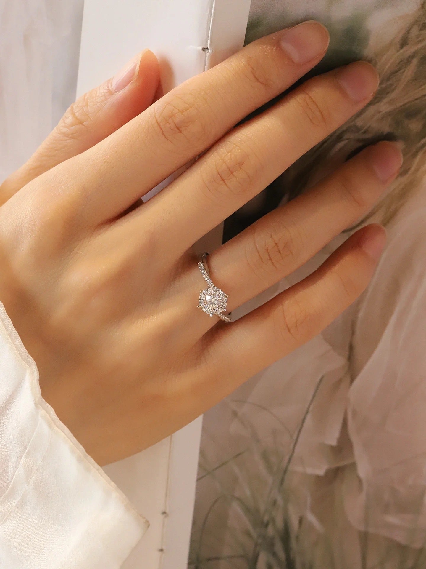 Twisted Arm Snowflake Diamond Ring 1 Carat Hexagram Ring for Women Light Luxury High-end Feel Imitation Proposal Ring Gift for Girlfriend